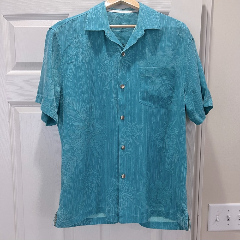 Tommy Bahama Turquoise Shirt Size Medium Silk Island Luau Aloha Palm Tre…